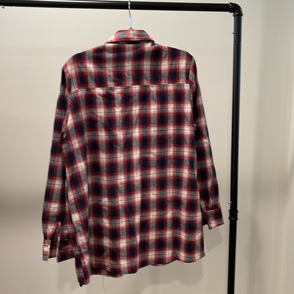 Never worn flannel shirt - Picture 3 of 5
